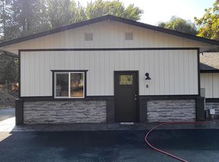 1688 NE Lynda Ln #B, Grants Pass, OR 97526