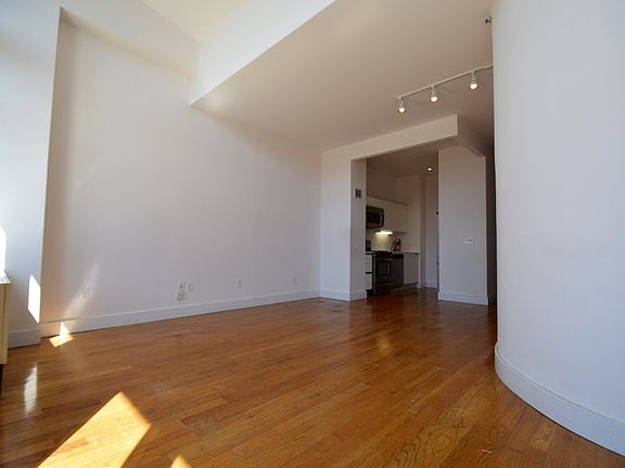 3rd image of 415 W 150th St