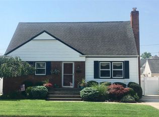 43 Columbine Ave, Merrick, NY 11566
