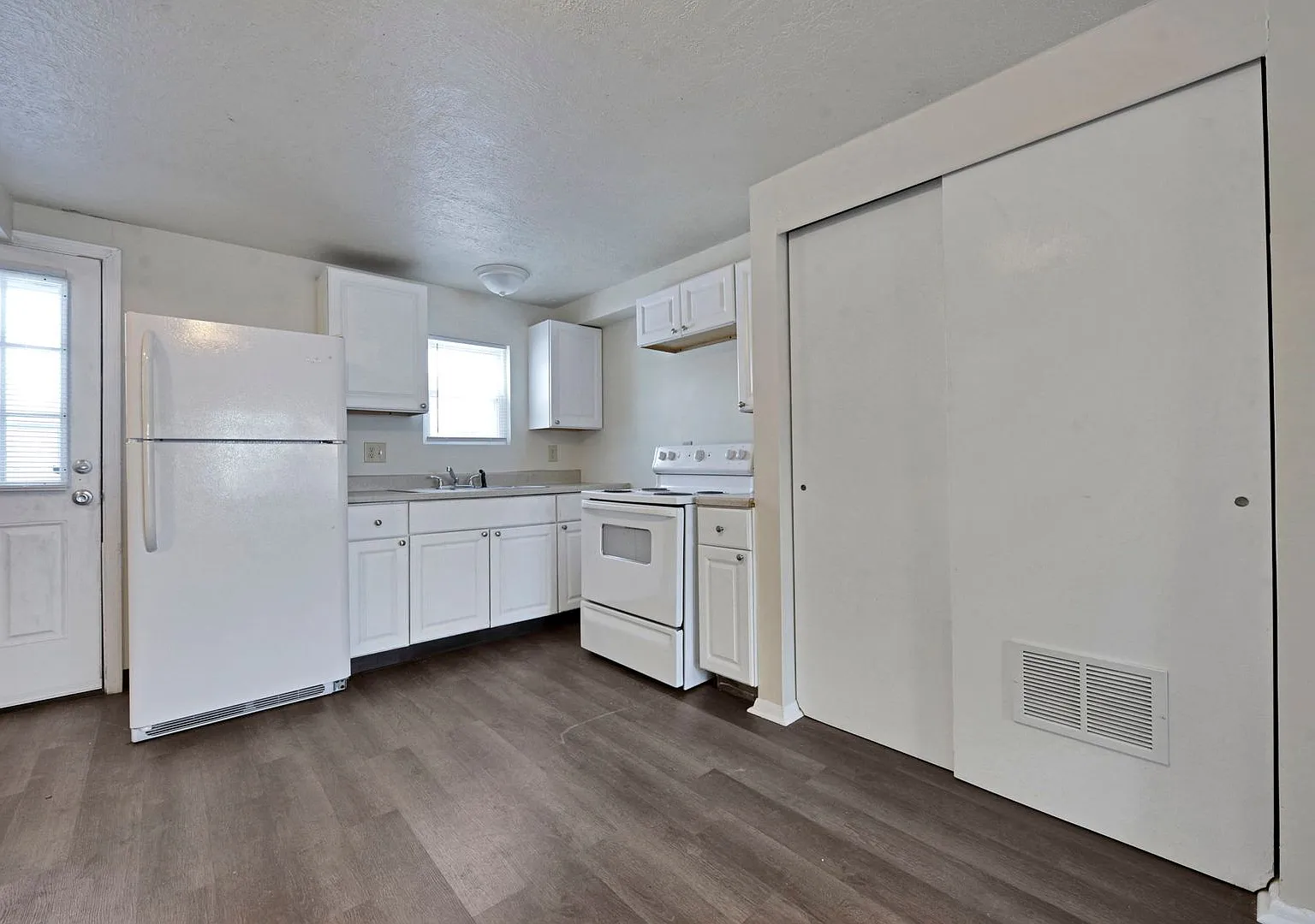 2 Bedroom Subsidy Friendly Apartment — Photo 1