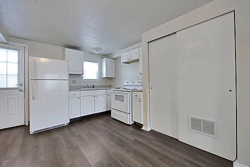 3011 Markham Rd Photo 1