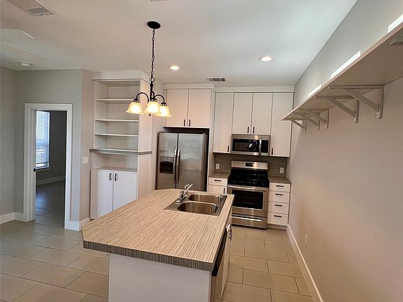 5th image of 1101 Stobaugh St #B