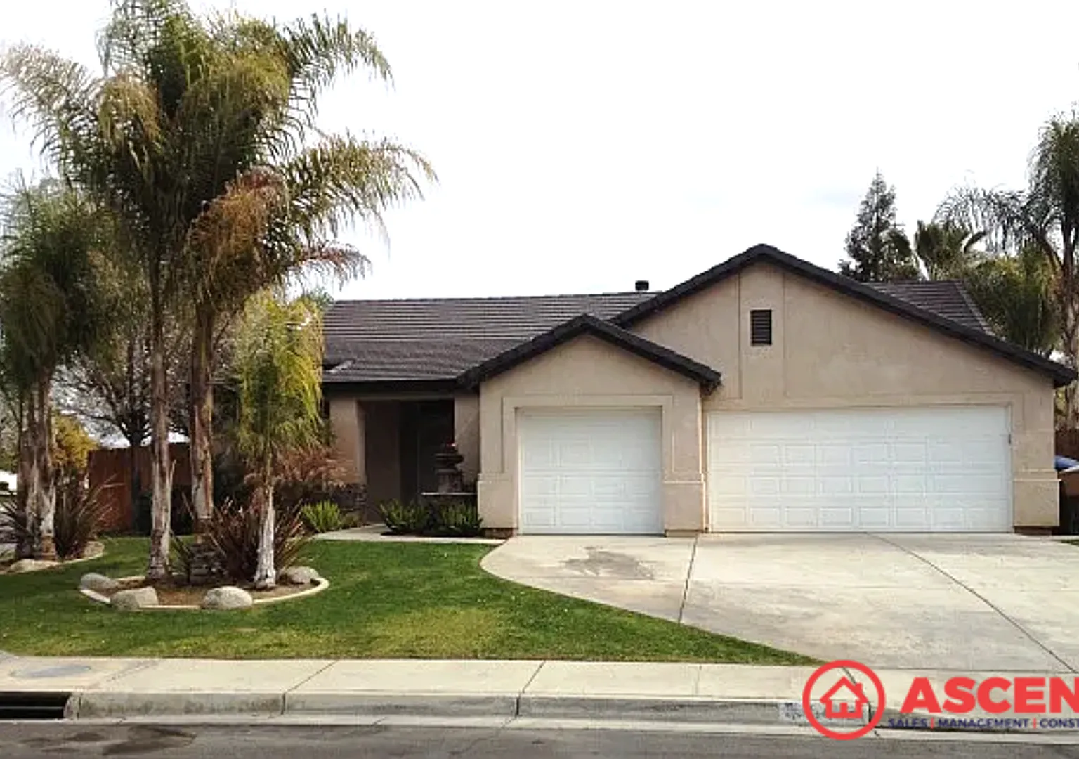 Spacious 4-Bedroom, 2-Bath Bakersfield Home with Pool & 3-Car Garage 93313 — Photo 1
