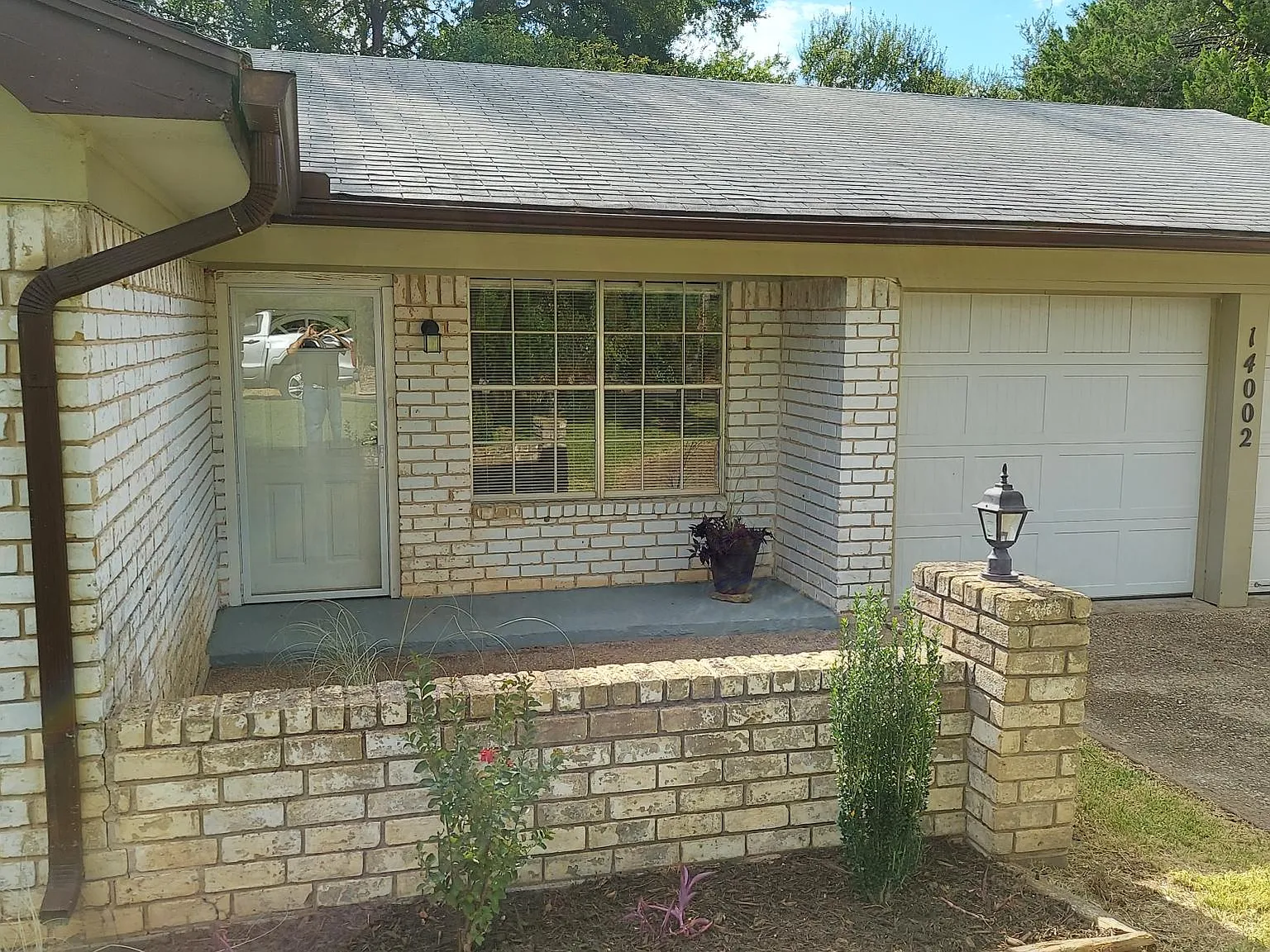 3 bed, 1400 sqft, $1,895 — Photo 2
