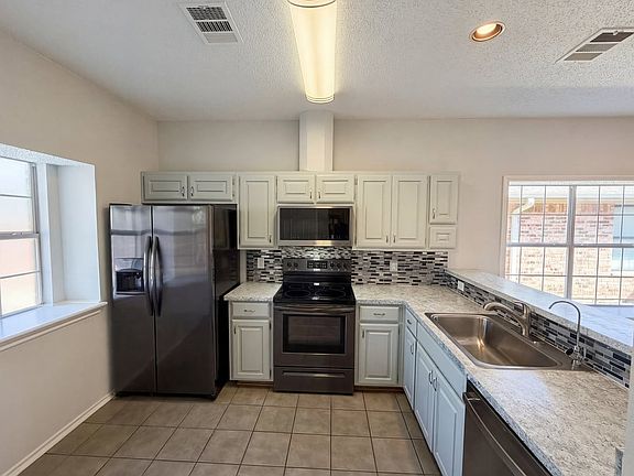 2nd image of 904 S Old Orchard Ln