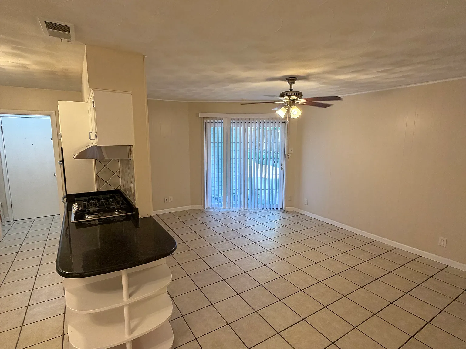 3 bed, 1783 sqft, $2,450 — Photo 4