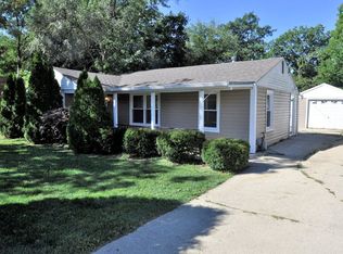 903 S Farnsworth Ave, Aurora, IL 60505