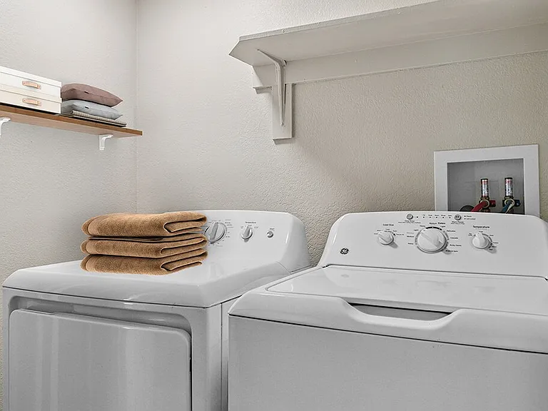 Deerwood Apartments — Photo 10