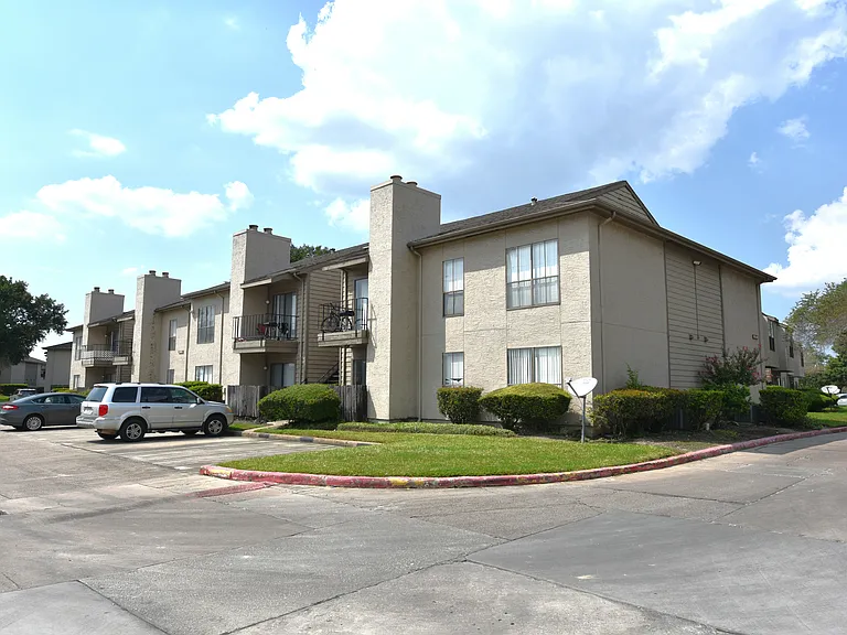 Wilshire Park Apartments — Photo 24