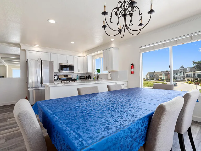 2124 W Cliff Dr — Photo 13