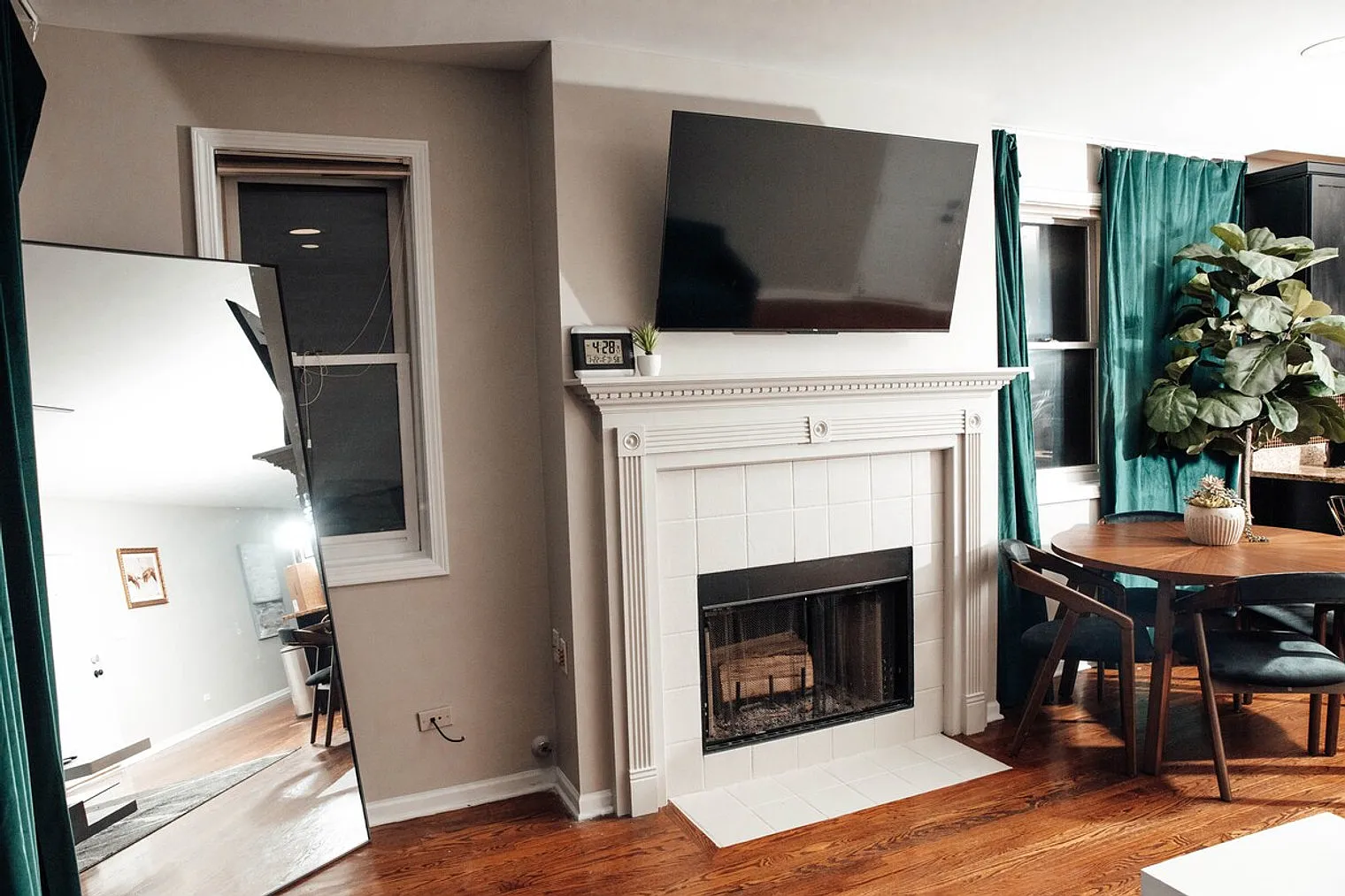 3 bed, 2.0 bath, 1194 sqft, $3,358 — Photo 3