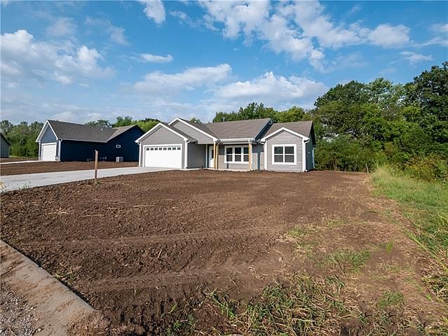 1st image of 943 N White Oaks Ln