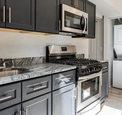 529 16th St NE #4 — Photo 3