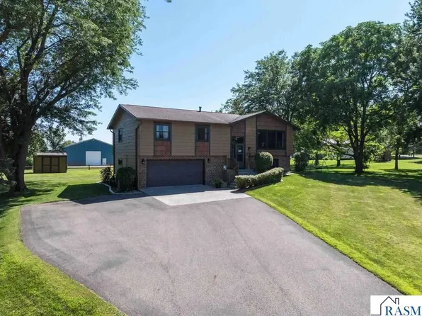 207 Maple Ave SW, Elysian, MN 56028