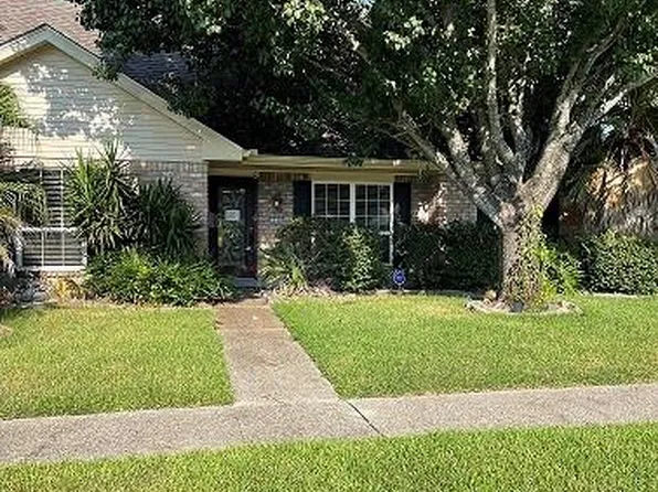 1511 Holiday Pl, New Orleans, LA 70114
