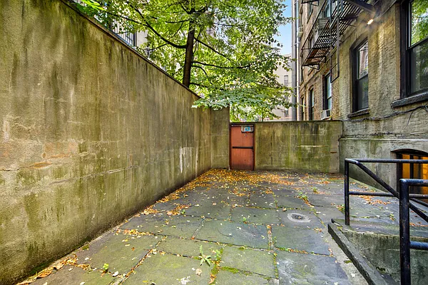 Sold by Compass | media 7