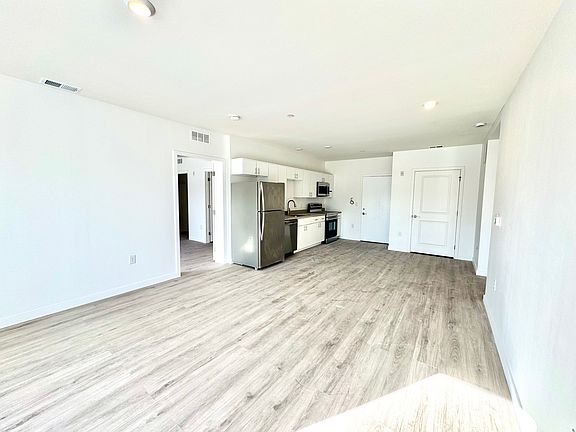 5th image of 915 N Broad St #705