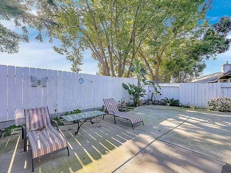 2052 Gold River Dr — Photo 10