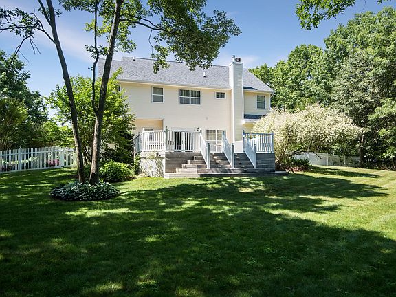 3rd image of 8 Lyndsie Ct