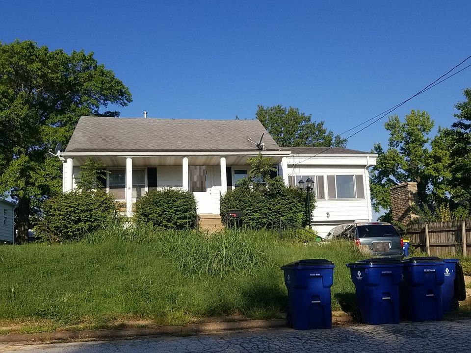1st image of 300 Donnelly St