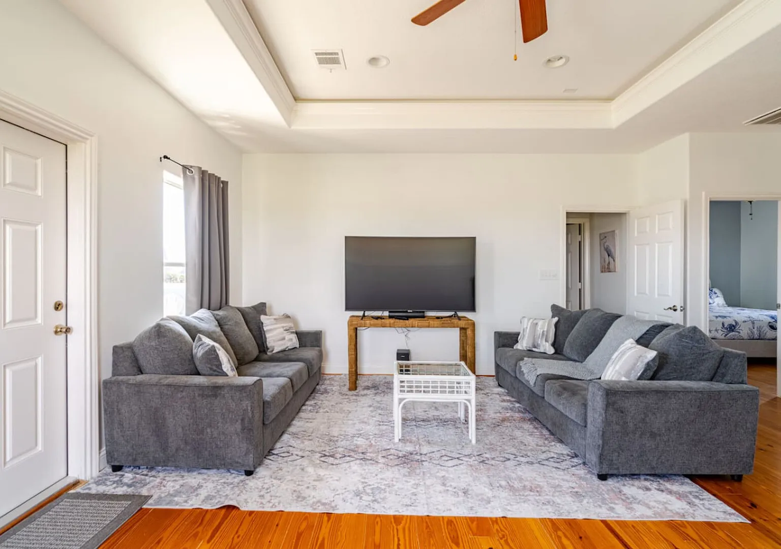 Beach Views, 3 King Suites, 15 Guests - Sunzout — Photo 3