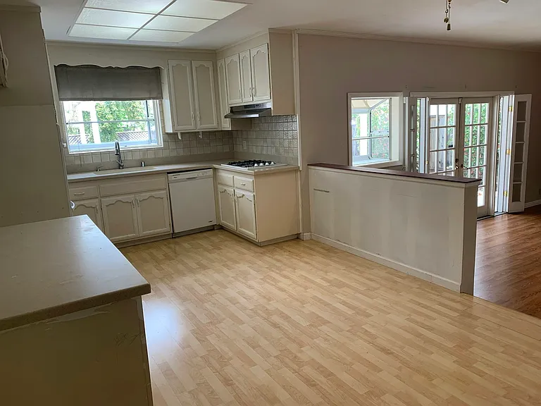 1537 Heartwood Dr — Photo 13