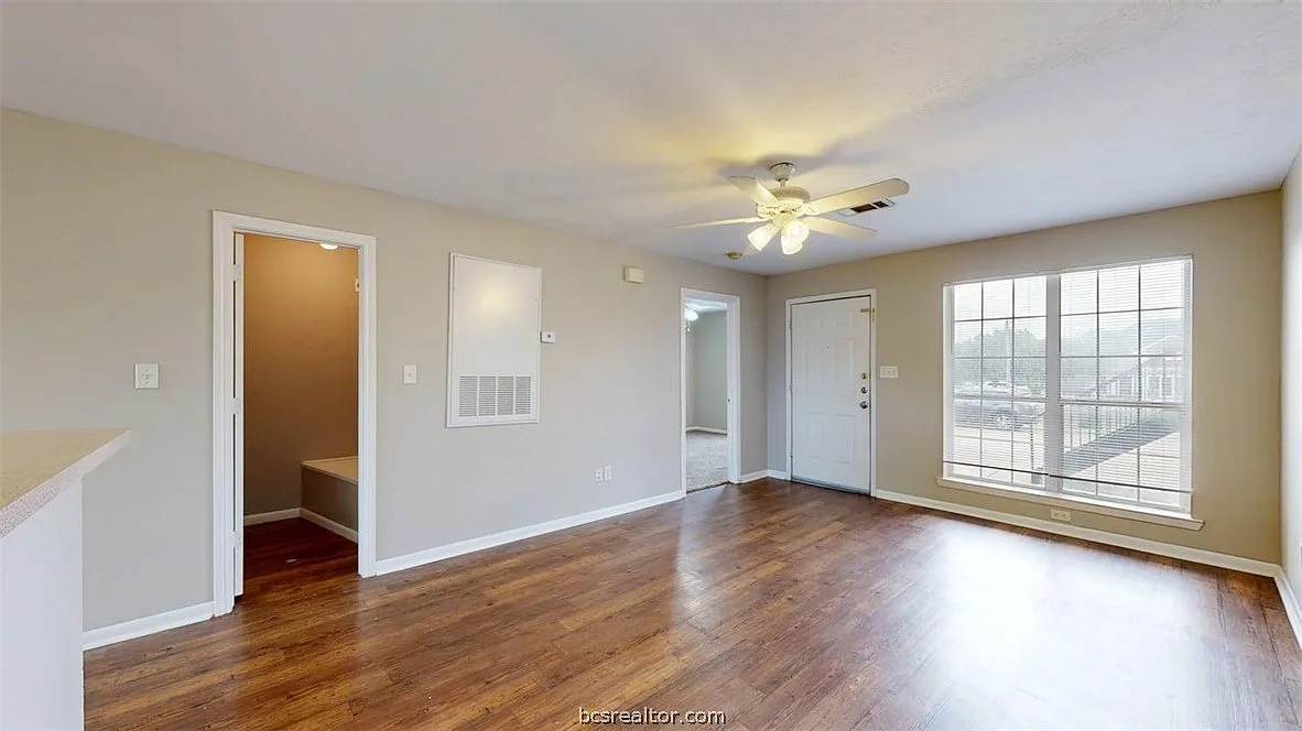 2 bed, 2.0 bath, 978 sqft, $1,100 — Photo 4