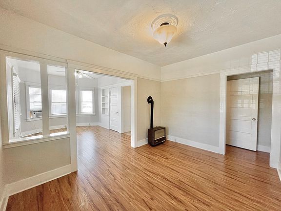 2nd image of 715 11th St APT 8