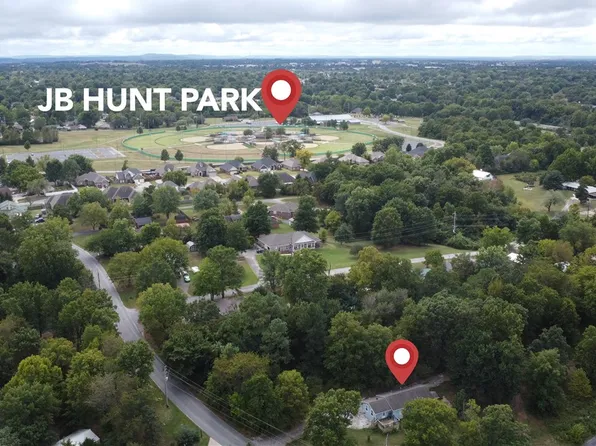 2688 N Pump Station Rd, Springdale, AR 72762
