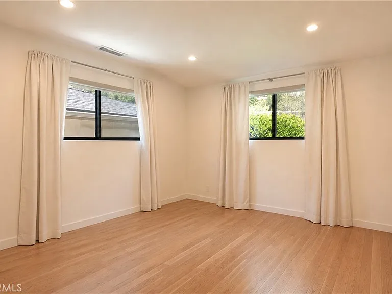 1310 J Lee Cir — Photo 21