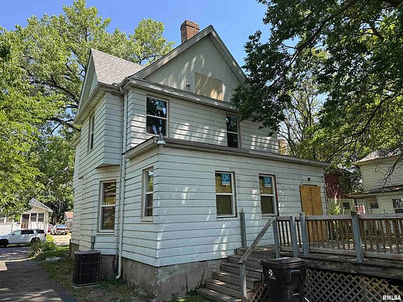 3rd image of 724 E Behrends Ave