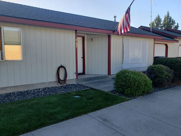 2132-2142 SW Reindeer Ave — Photo 13