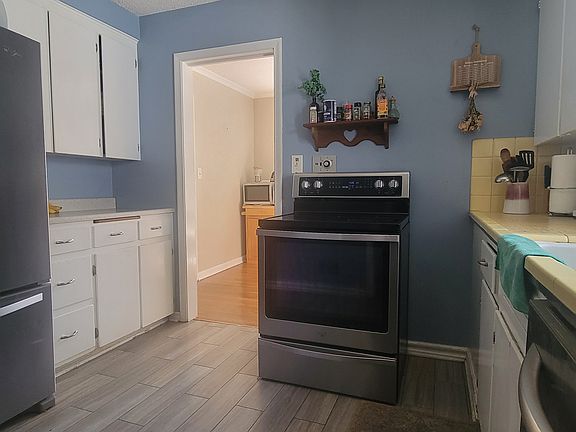 4th image of 2370 Ayrshire Dr
