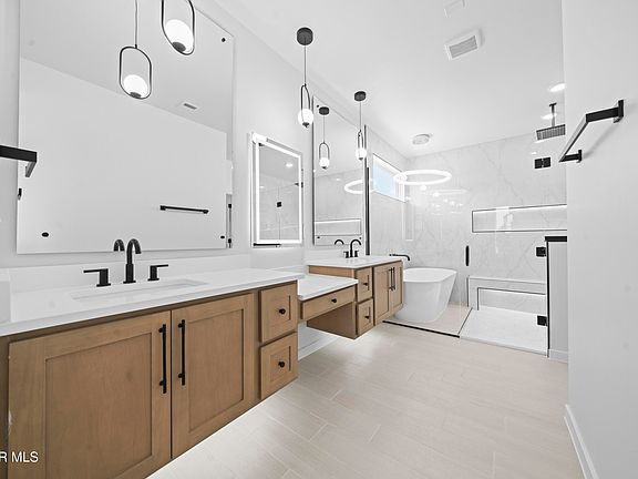 5th image of 617 Paseo Campanero St