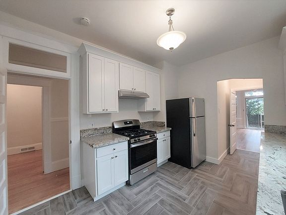 4th image of 1869-1873 Golden Gate Ave #73