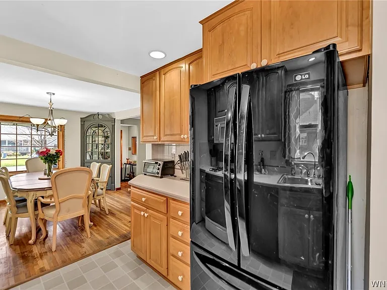 252 Royal Pkwy E — Photo 18