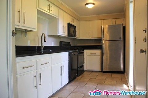 3rd image of 1202 Loma Dr #A
