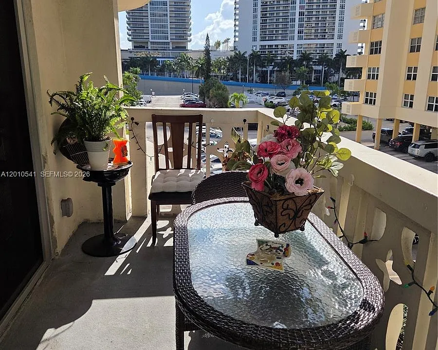 1817 S Ocean Dr #325