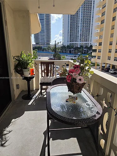 1817 S Ocean Dr #325 Photo 1