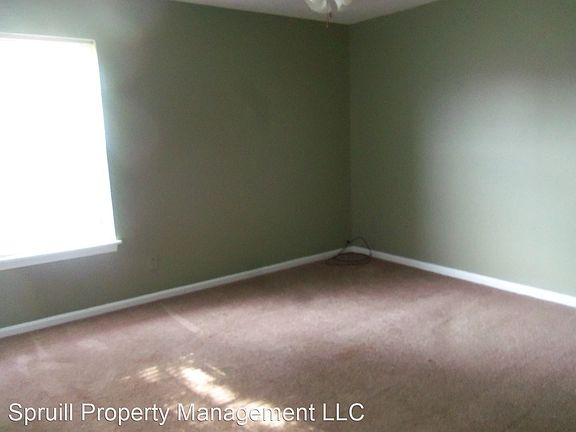 3rd image of 111 Helen Cir #A