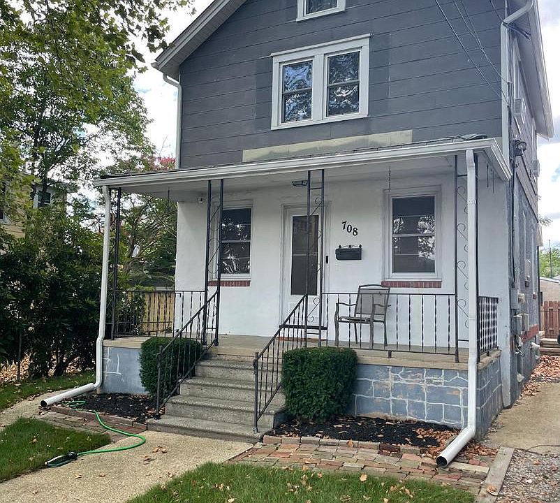 1st image of 708 E Chestnut Ave