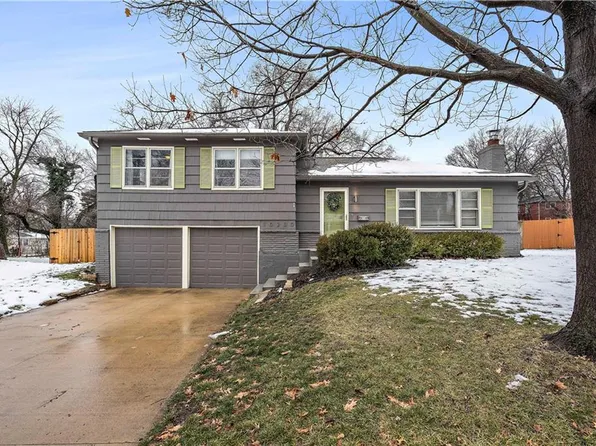 10230 Woodson Dr, Overland Park, KS 66207