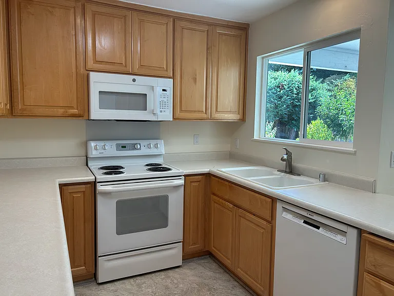 4220 Brookshire Cir — Photo 10