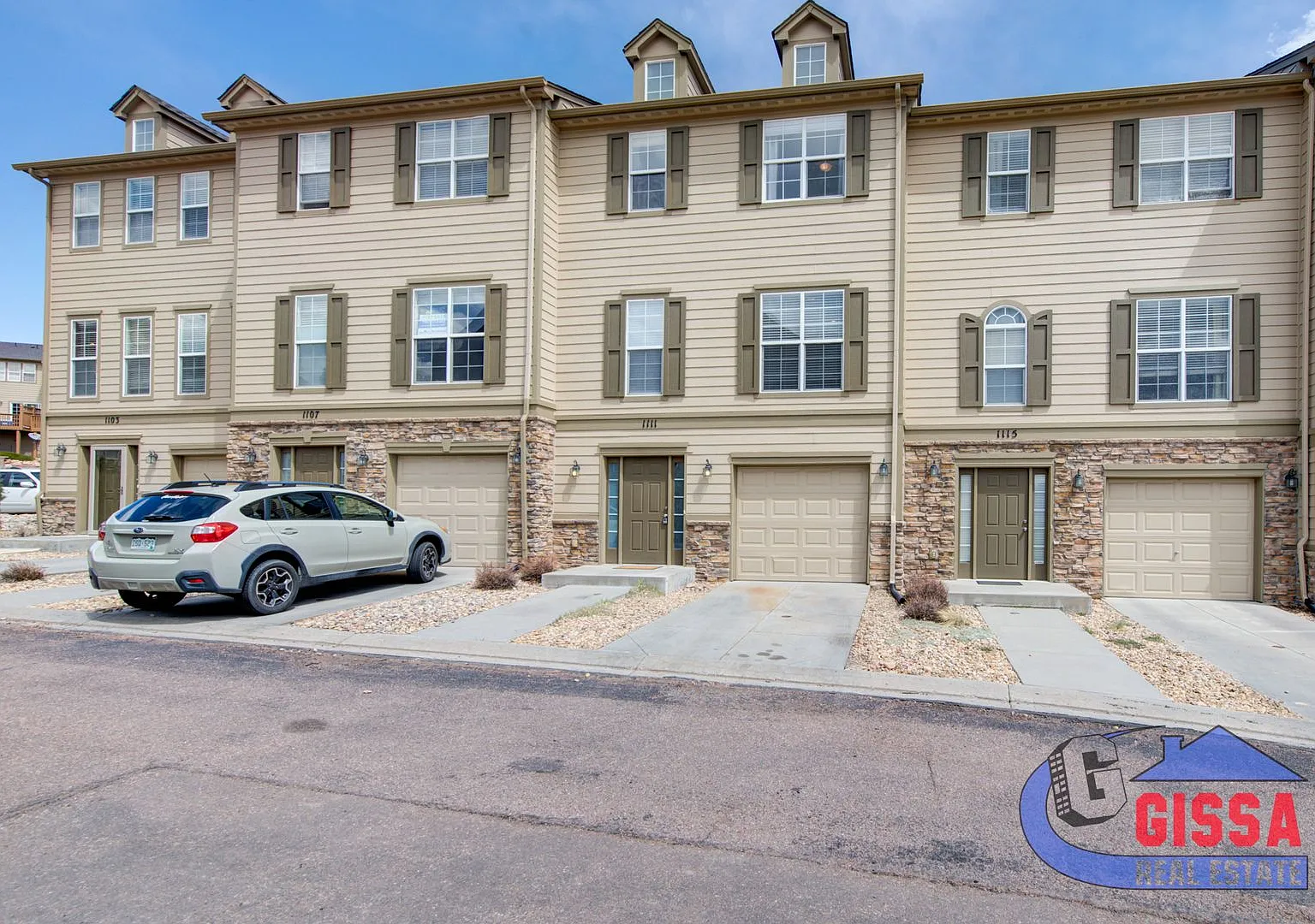 Beautiful townhome in Monument with 4 bedrooms - 3.5 bathrooms - 1 car garage! — Photo 3