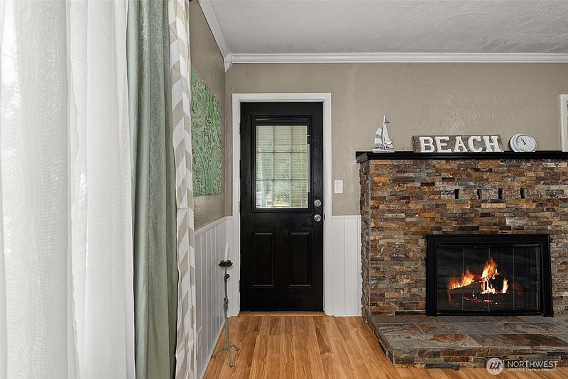 4th image of 1212 Riddell Street