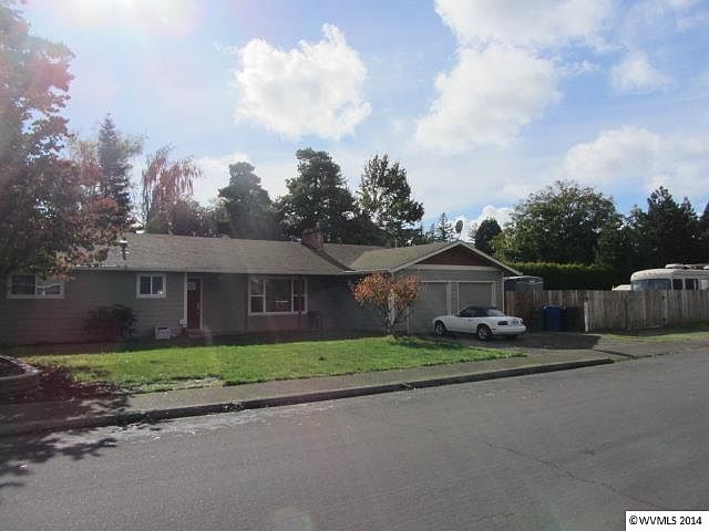 2nd image of 994 Espana Ave N