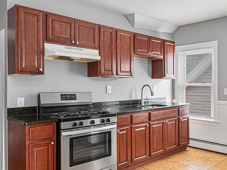 73-75 Robin St #3 — Photo 2