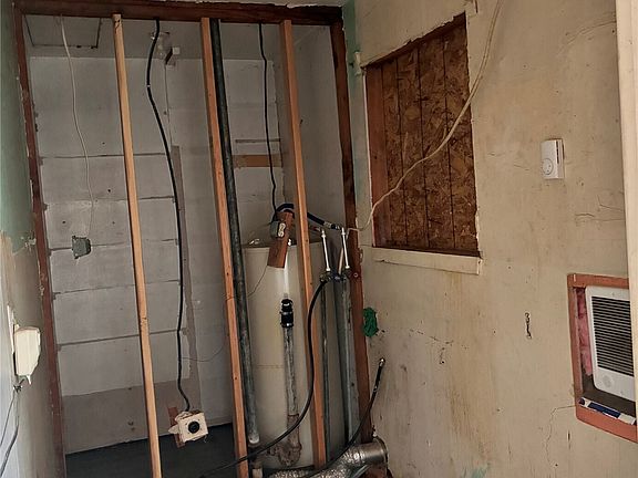 5th image of 239 NE H Street