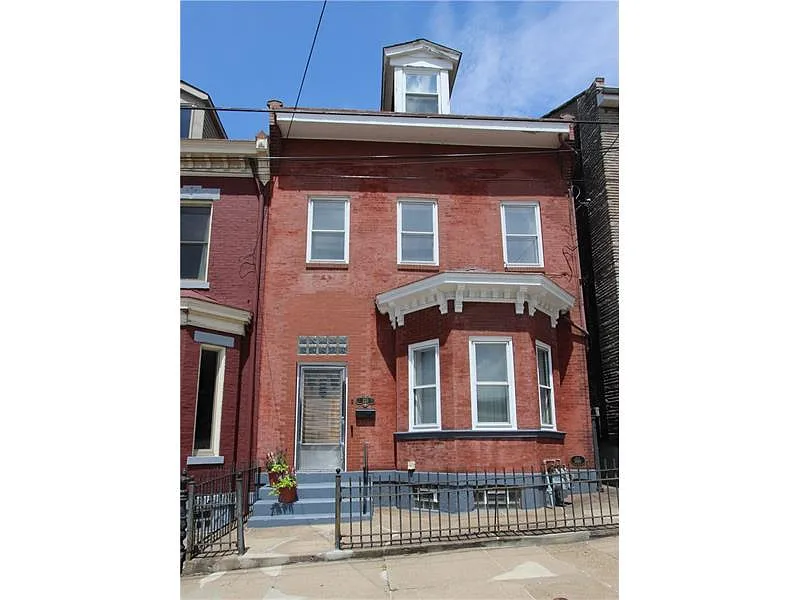 233 44th St photo 1