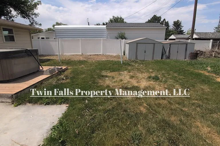 3073 Vickie Ln — Photo 31